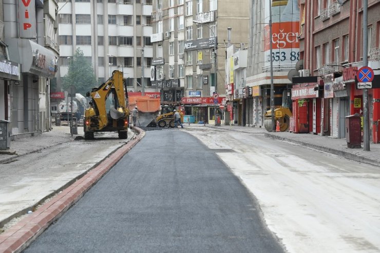 Konya Büyükşehir Belediyesi vatandaşlar evdeyken kavşaklarda düzenleme yapıyor