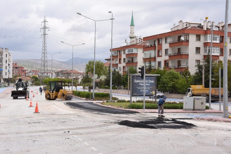 Konya Büyükşehir Belediyesi vatandaşlar evdeyken kavşaklarda düzenleme yapıyor