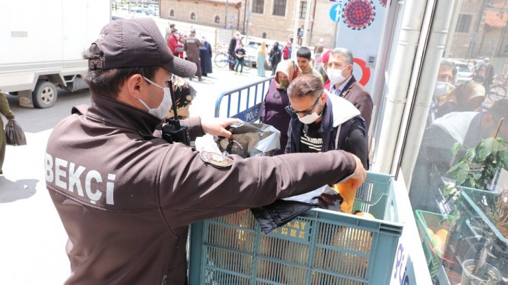 Aksaray Kızılay Şubesinin ihtiyaç sahiplerine desteği sürüyor