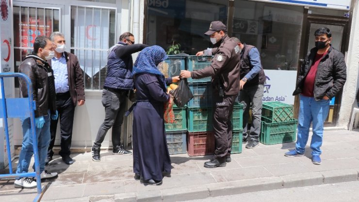 Aksaray Kızılay Şubesinin ihtiyaç sahiplerine desteği sürüyor