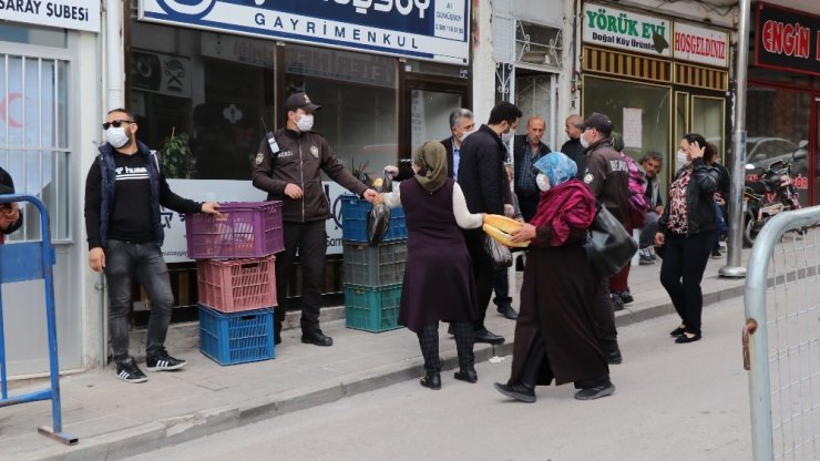 Aksaray Kızılay Şubesinin ihtiyaç sahiplerine desteği sürüyor