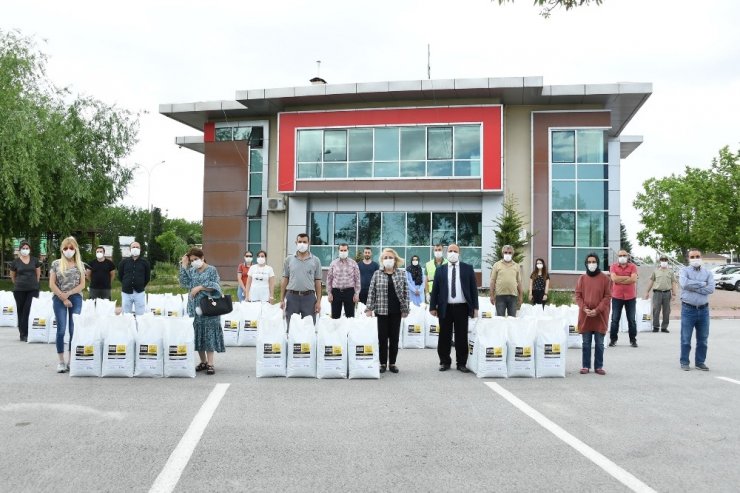 Konya’da sokak hayvanları bayramda da yalnız bırakılmadı