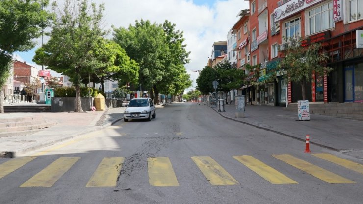 Aksaray’da sokaklar görev yapan polislere kaldı