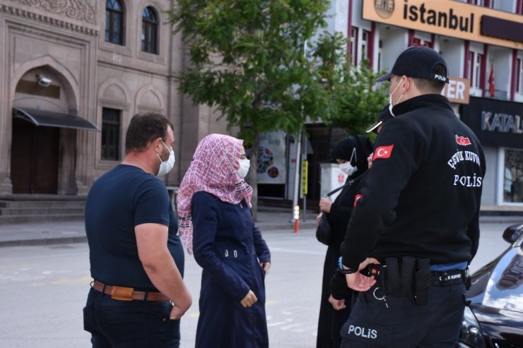 Aksaray polisi sokaklarda denetimde