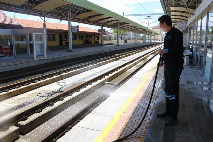 Konya Tren Garı’nda YHT seferi hazırlığı