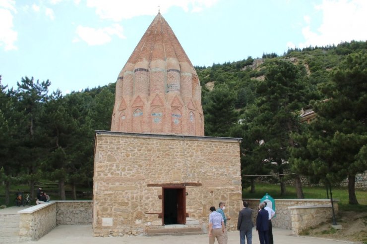 Vakıflar Bölge Müdürü Nurullah Osmanlı Akşehir’i ziyaret etti