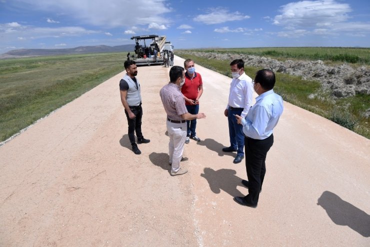 Karatay’da yol ve asfalt seferberliği sürüyor