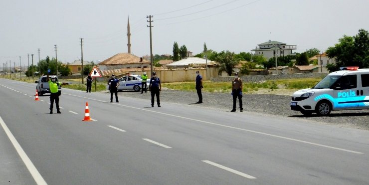 Aksaray’da polisin uygulamaları sürüyor