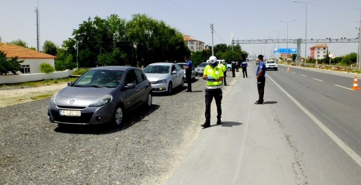 Aksaray’da polisin uygulamaları sürüyor