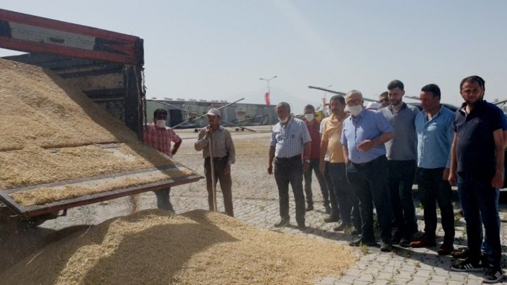 Aksaray’da yılın ilk mahsulü arpa ATB’den satıldı