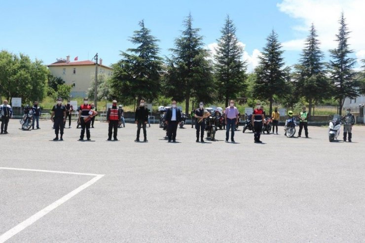 Motosiklet tutkunlarından jandarma teşkilatı için saygı sürüşü etkinliği