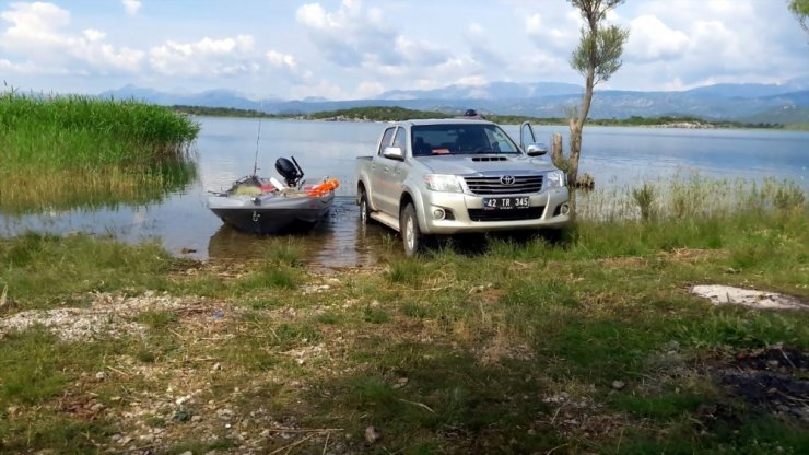 Beyşehir Gölü’nde içerisinde ağ olan balıkçı teknesine 5 bin lira ceza