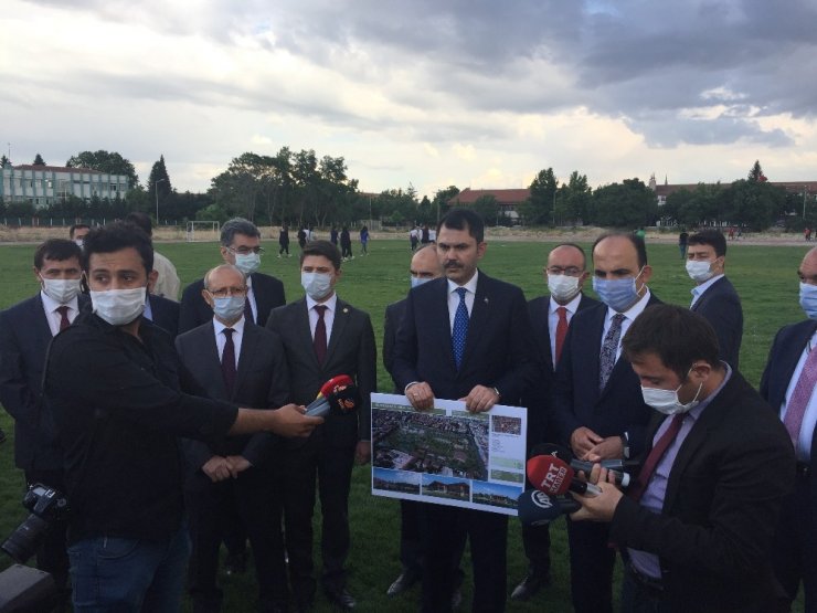 Bakan Kurum millet bahçesi yapılacak eski stadyum alanını inceledi