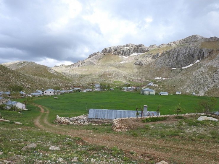 Dolamaç Kepiri Dağı’na tırmanan dağcılar doğal güzellikleri fotoğrafladı