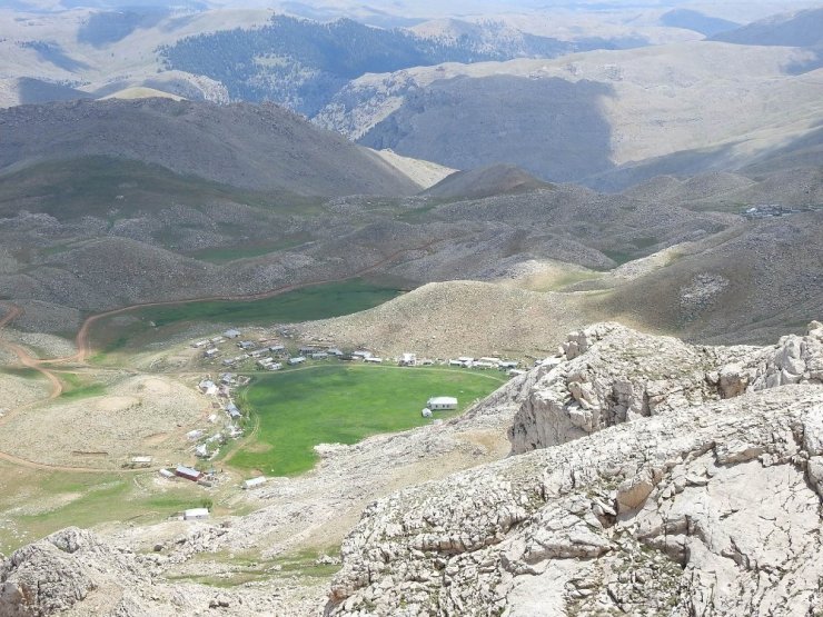 Dolamaç Kepiri Dağı’na tırmanan dağcılar doğal güzellikleri fotoğrafladı