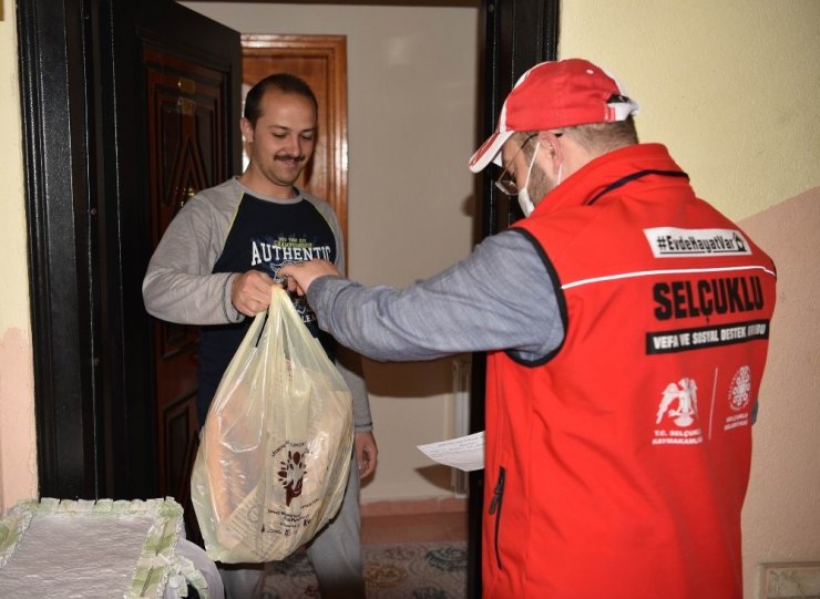 Selçuklu Vefa Destek gönüllere dokunuyor