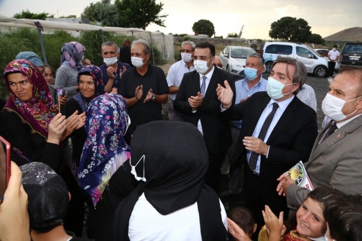 Vali Aydoğdu’nun "Okuyacaksın" sözü okuyamayan Ayşenur’u gözyaşlarına boğdu