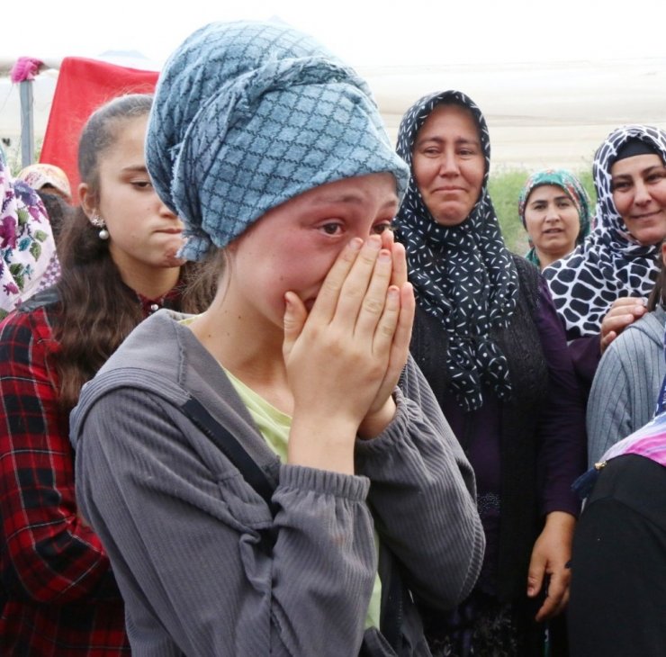 Vali Aydoğdu’nun "Okuyacaksın" sözü okuyamayan Ayşenur’u gözyaşlarına boğdu