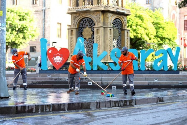 Aksaray’da çarşı tazyikli su ile yıkandı