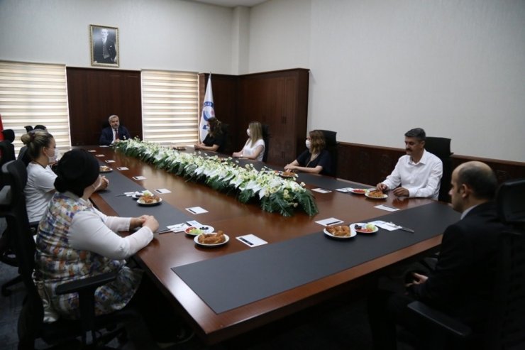 Rektör Şahin, “Tüm arkadaşlarımızla ekip ruhu içinde çalışıyoruz”