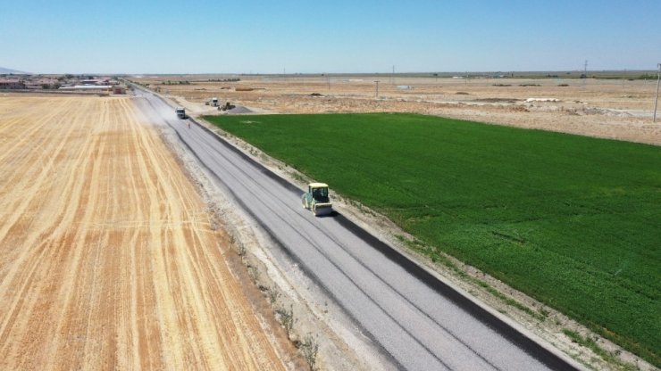 Konya Büyükşehir’den Karapınar’a 183 kilometre mahalle yolu