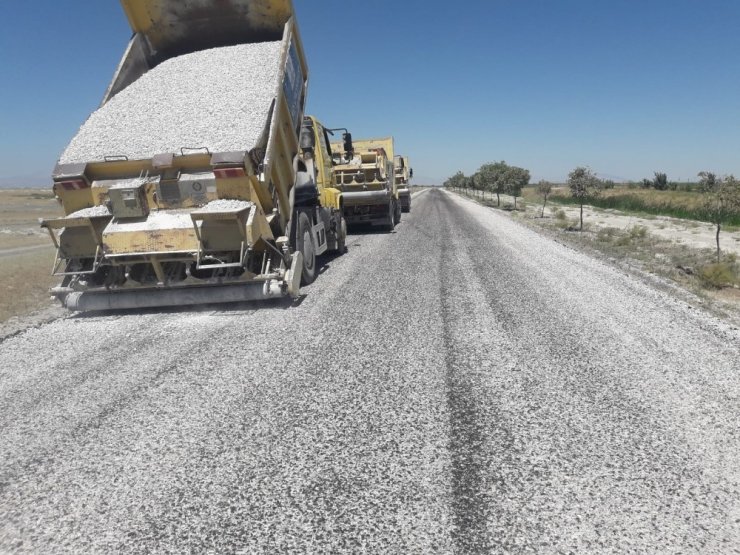 Konya Büyükşehir’den Karapınar’a 183 kilometre mahalle yolu