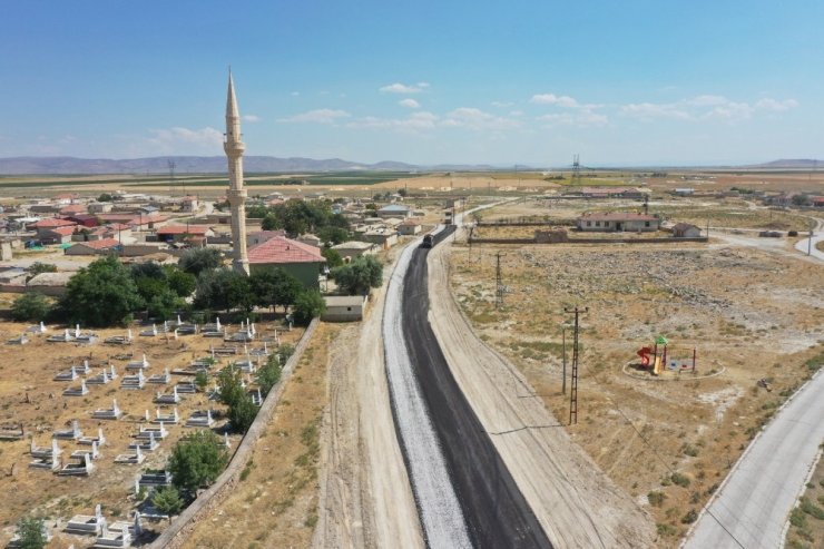 Konya Büyükşehir’den Karapınar’a 183 kilometre mahalle yolu