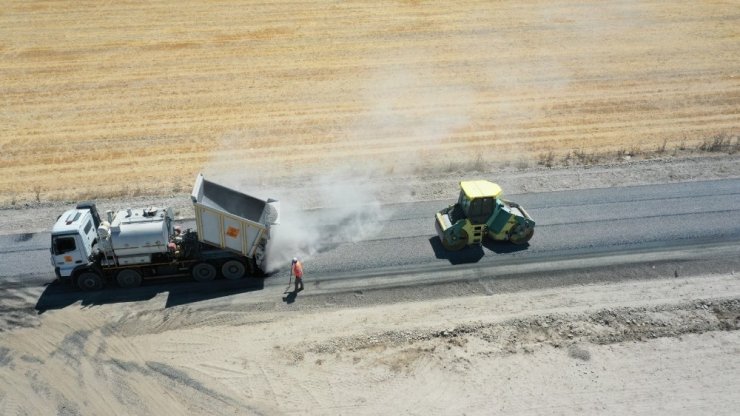 Konya Büyükşehir’den Karapınar’a 183 kilometre mahalle yolu