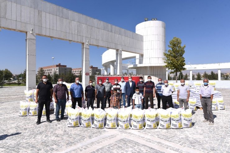 Konya Büyükşehir’den çiftçiye Macar fiği tohumu desteği