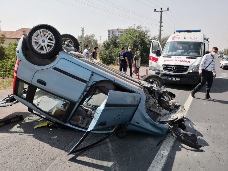 Kaplumbağayı ezmek istemeyen anne kızıyla takla attı