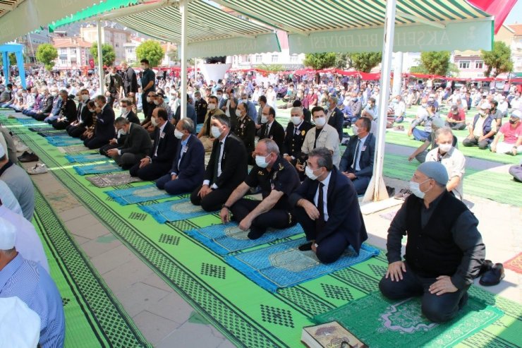 Şehit Astsubay Sinan Aktay düğün yıl dönümünde son yolculuğuna uğurlandı