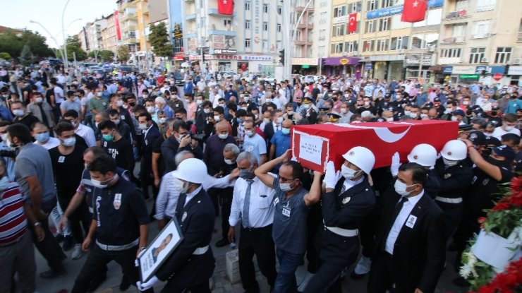 Şehit polis memuru Onur Küçük son yolculuğuna uğurlandı