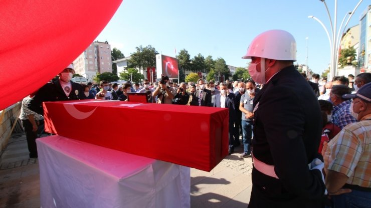 Şehit polis memuru Onur Küçük son yolculuğuna uğurlandı