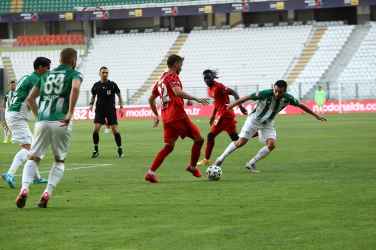 Süper Lig: Konyaspor: 1 - Beşiktaş: 0 (İlk yarı)