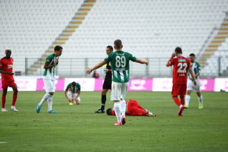 Süper Lig: Konyaspor: 1 - Beşiktaş: 0 (İlk yarı)