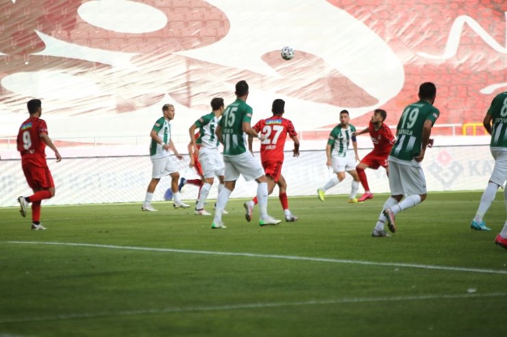 Süper Lig: Konyaspor: 1 - Beşiktaş: 0 (İlk yarı)