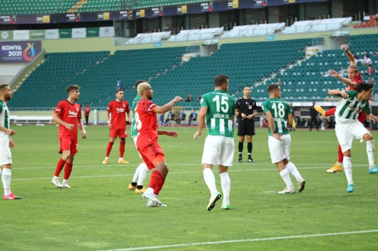 Süper Lig: Konyaspor: 1 - Beşiktaş: 0 (İlk yarı)