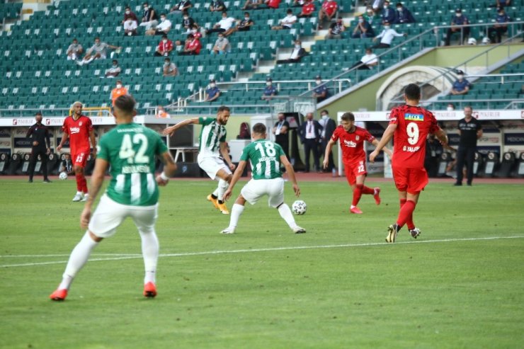 Süper Lig: Konyaspor: 1 - Beşiktaş: 0 (İlk yarı)