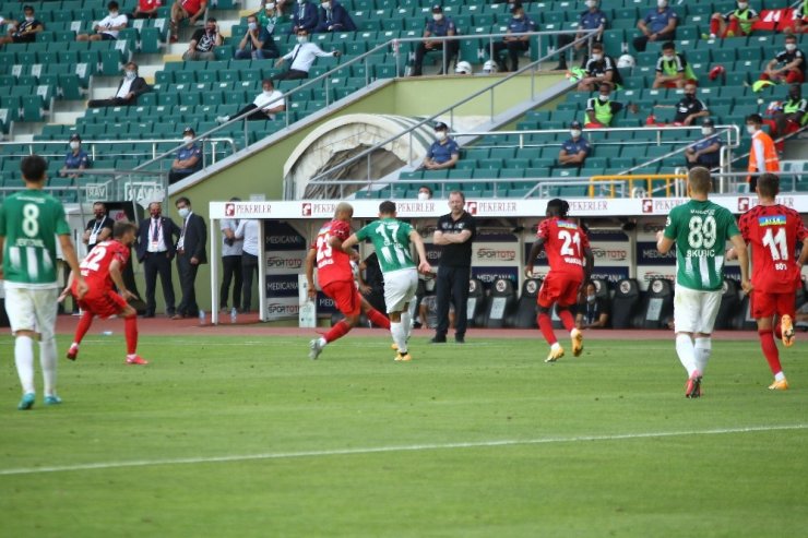 Süper Lig: Konyaspor: 1 - Beşiktaş: 0 (İlk yarı)