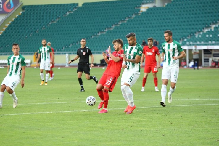 Süper Lig: Konyaspor: 1 - Beşiktaş: 0 (İlk yarı)