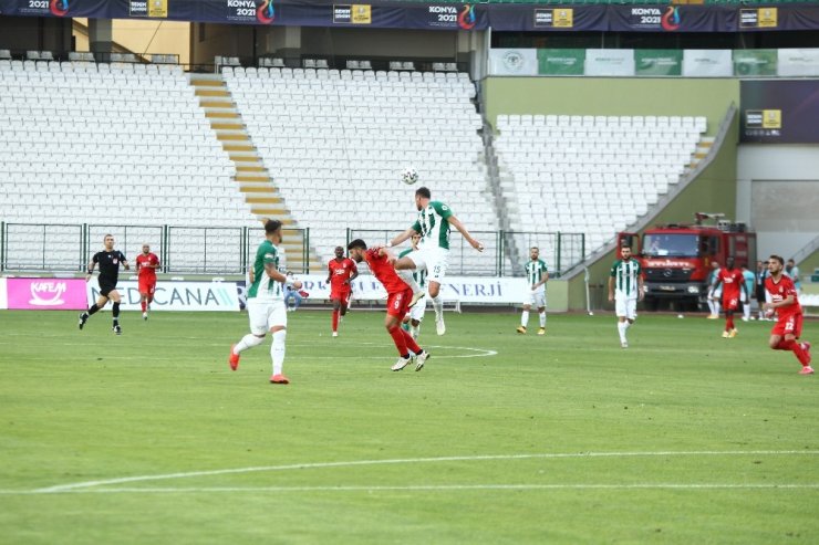 Süper Lig: Konyaspor: 1 - Beşiktaş: 0 (İlk yarı)