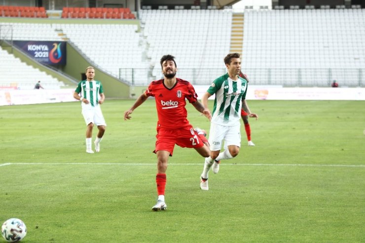 Süper Lig: Konyaspor: 1 - Beşiktaş: 0 (İlk yarı)