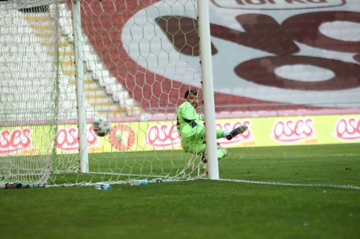 Süper Lig: Konyaspor: 4 - Beşiktaş: 1 (Maç sonucu)