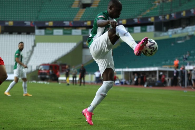 Süper Lig: Konyaspor: 4 - Beşiktaş: 1 (Maç sonucu)