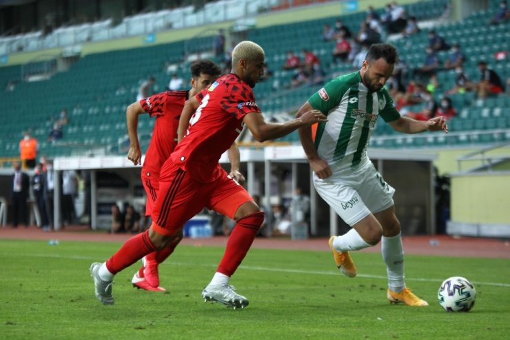 Süper Lig: Konyaspor: 4 - Beşiktaş: 1 (Maç sonucu)