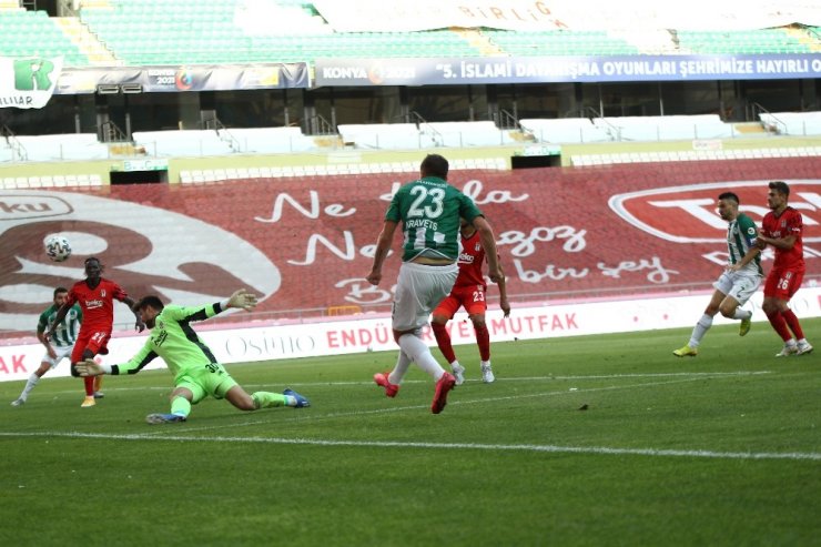 Süper Lig: Konyaspor: 4 - Beşiktaş: 1 (Maç sonucu)