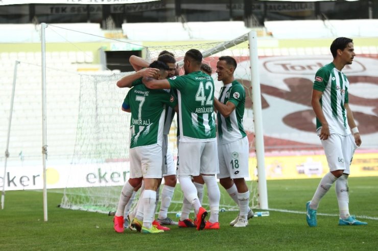 Süper Lig: Konyaspor: 4 - Beşiktaş: 1 (Maç sonucu)