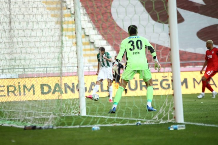 Süper Lig: Konyaspor: 4 - Beşiktaş: 1 (Maç sonucu)