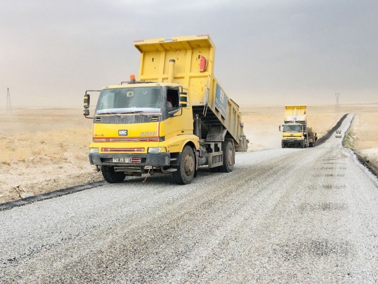 Kadınhanı’nda 148 kilometre mahalle yolu yenilendi