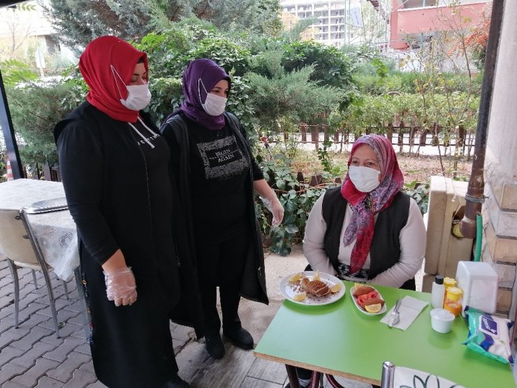 Hanımeli’nde sergi açan kadınlar işletme sahibi oldu